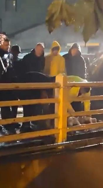 Yağmurun durması için kurban kestiler