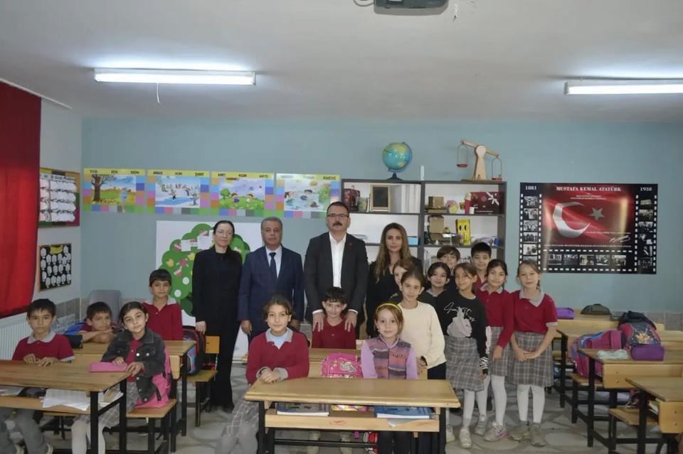 Sultanhisar’da Kaymakamı Ateş okulda incelemelerde bulundu
