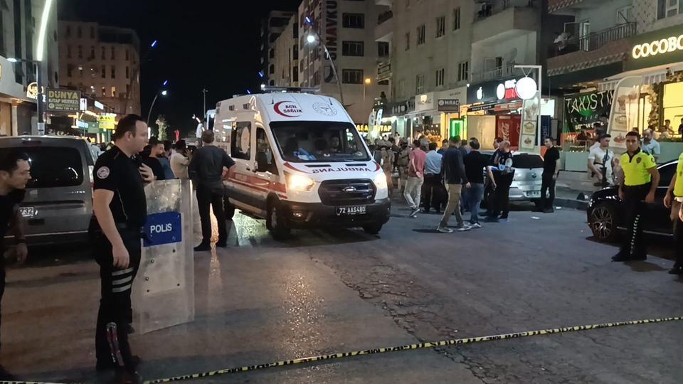 Silahlı kavgaya müdahale eden polis yaralandı