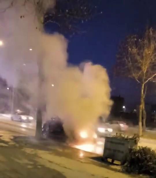 SEYİR HALİNDEKİ OTOMOBİL ALEV ALDI