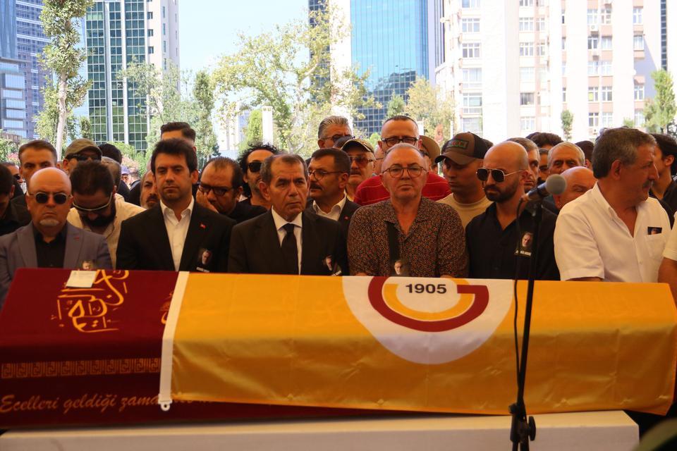 AYDEMİR AKBAŞ SON YOLCULUĞUNA UĞURLANDI