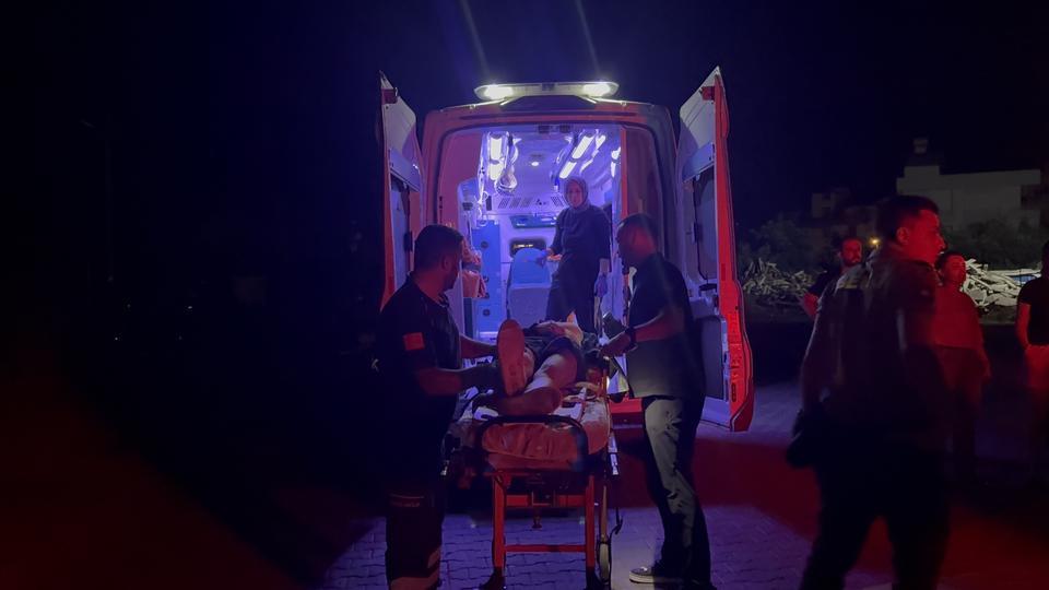 Motosiklet park halindeki otomobile çarptı: 1 ağır yaralı