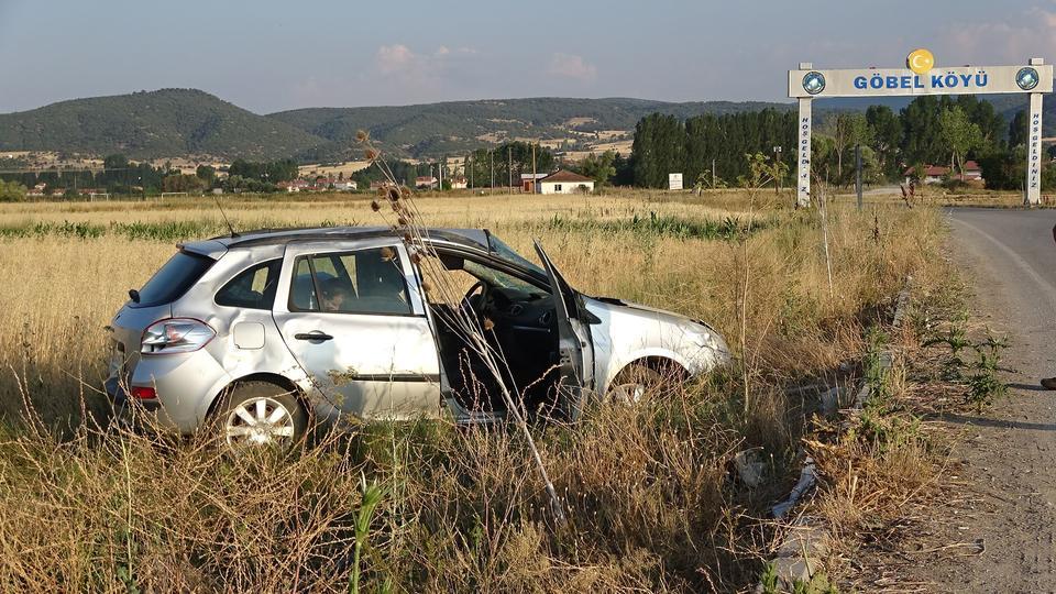 OTOMOBİL TARLAYA UÇTU: 6 YARALI