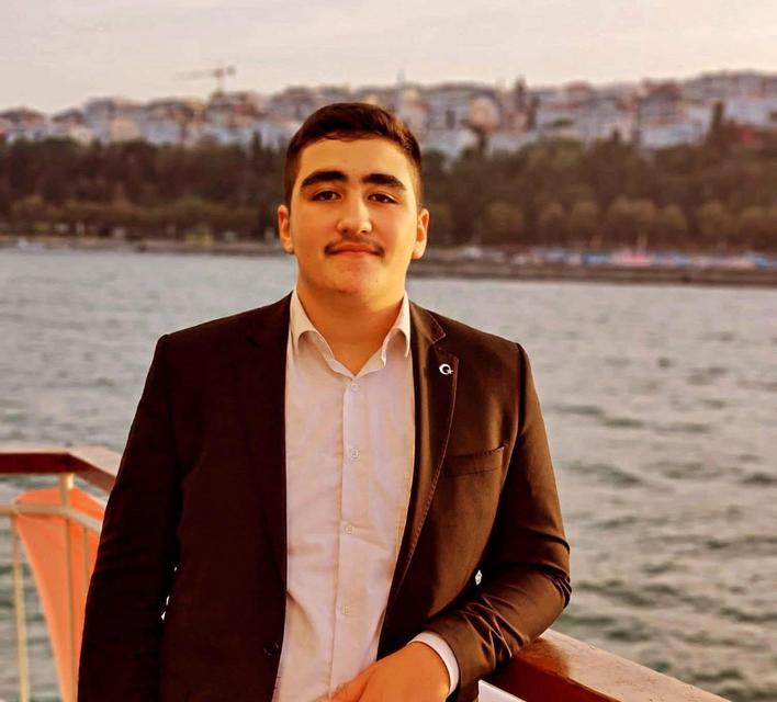 TUR OTOBÜSÜ İLE HAFİF TİCARİ ARAÇ ÇARPIŞTI: GENÇ SÜRÜCÜ HAYATINI KAYBETTİ