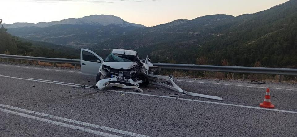 Otomobil tırla çarpıştı: 1 ölü
