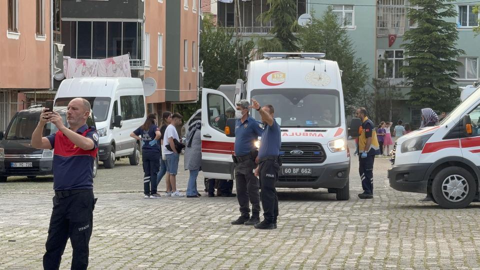TOKAT'TA İKİ KADININ "FARE KOVMA" YÖNTEMİ APARTMAN SAKİNLERİNİ HASTANELİK ETTİ