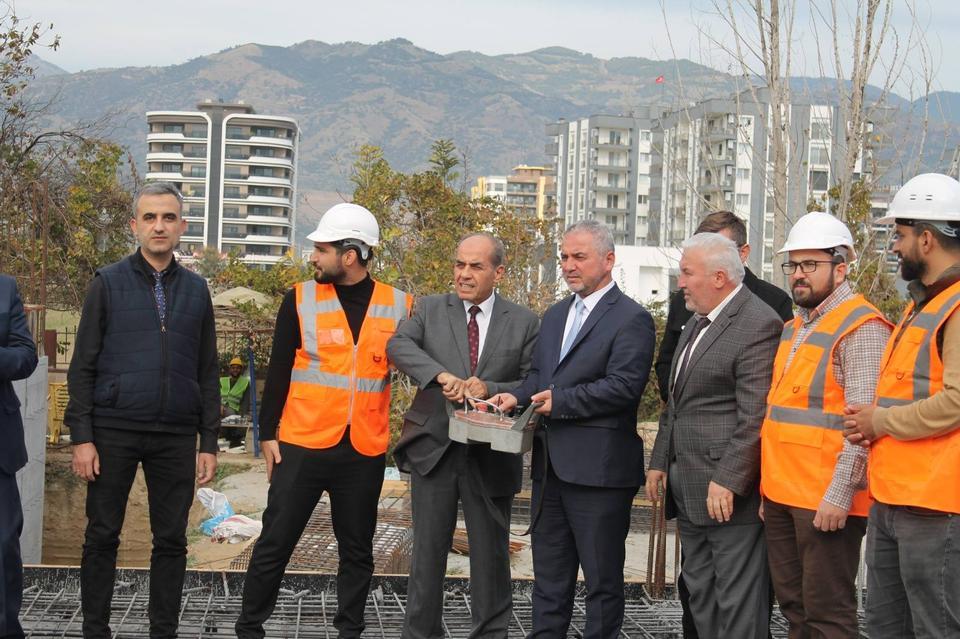 Tepecik’te hafızlık kursunun tabliye betonu dualarla döküldü
