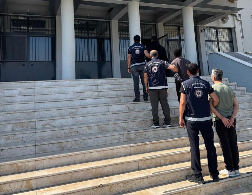Efeler’de göçmen kaçakçılığı operasyonu: 2 kişi tutuklandı
