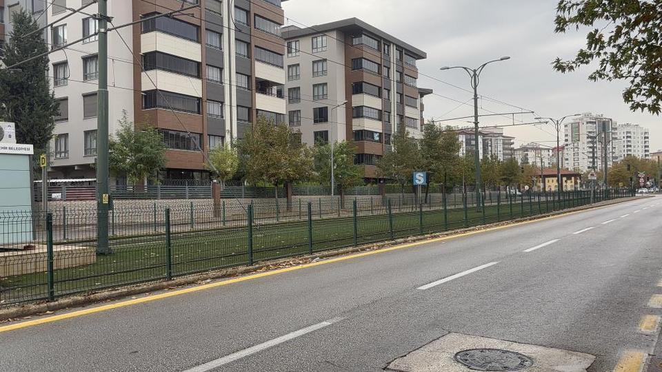 Faciadan dönüldü: Yüzlerce yolcunun olduğu tramvaya yıldırım isabet etti