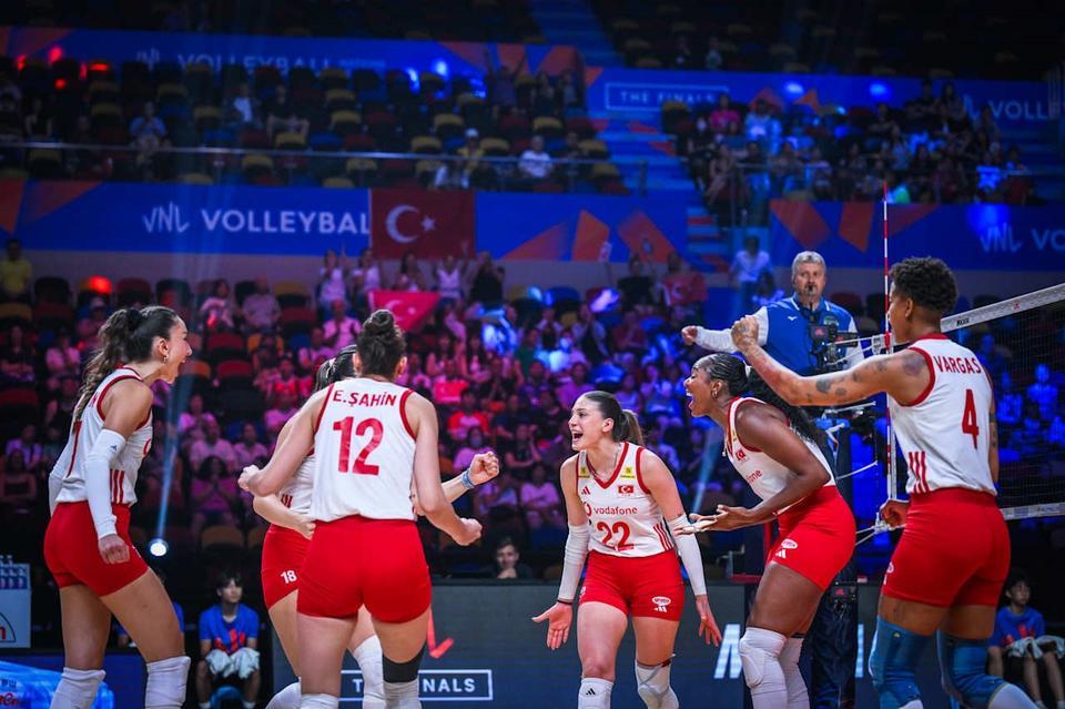 A Milli Kadın Voleybol Takımı, Milletler Ligi'nde yarı finale yükseldi