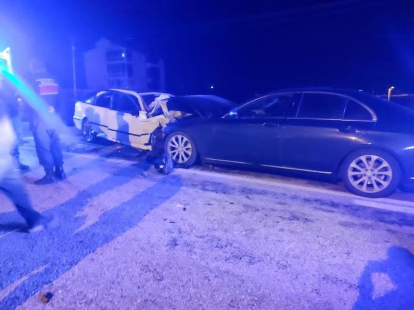Otomobiller çarpıştı: 1 ölü, 5 yaralı