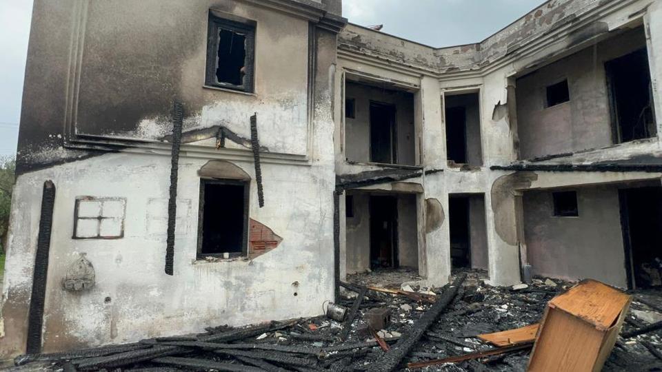 Çıkan yangında otel kullanılamaz hale geldi