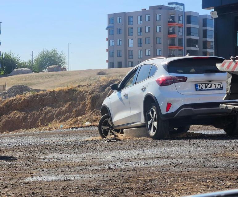 Otomobil rögara çıktı