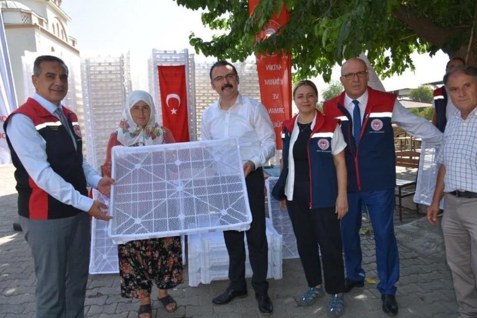 İncir üreticilerine kurutma kerevitleri dağıtıldı