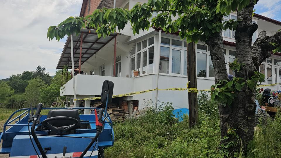 28 YAŞINDAKİ GENÇ EVİNDE ÖLÜ BULUNDU, KIZ ARKADAŞI GÖZALTINDA