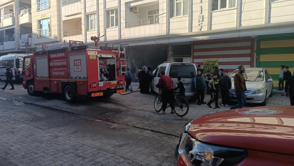 Tutuşan talaş iş yerini yaktı