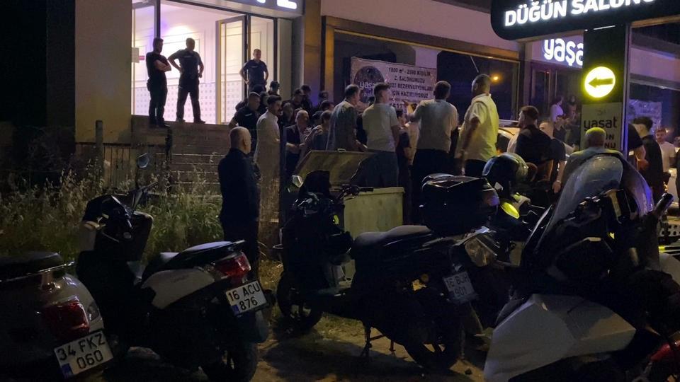 Düğünde çalınan şarkıyı beğenmeyen iki grup birbirine girdi