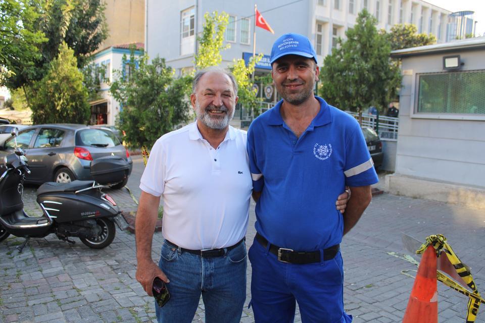 BULDUĞU PARA DOLU POŞETİ, HİÇ DÜŞÜNMEDEN SAHİBİNE TESLİM ETTİ TEMİZLİK GÖREVLİSİ ŞENSES: "HARAMDA GÖZÜMÜZ YOK" AYDIN BÜYÜKŞEHİR BELEDİYESİ PERSONELİNDEN ÖRNEK DAVRANIŞ