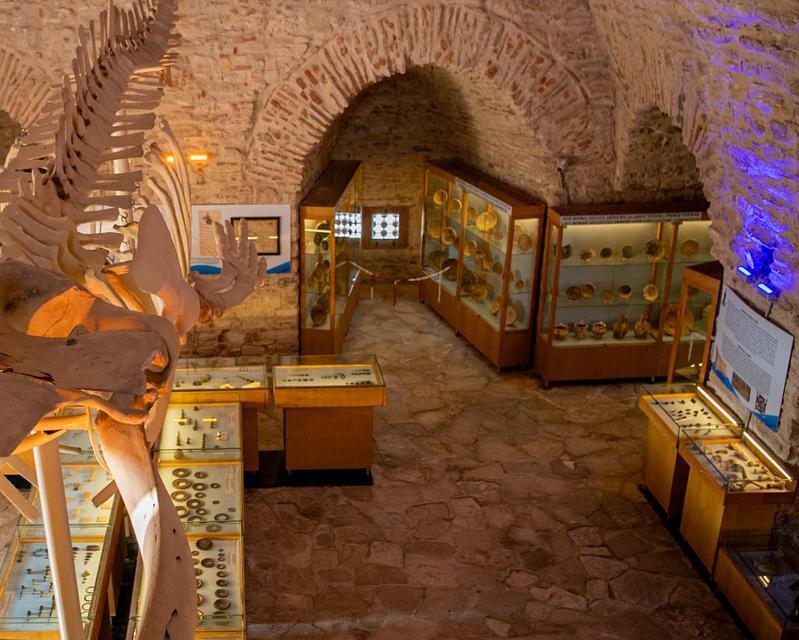 KUŞADASI DENİZ TİCARET TARİHİ MÜZESİ VATANDAŞLARDAN YOĞUN İLGİ GÖRÜYOR