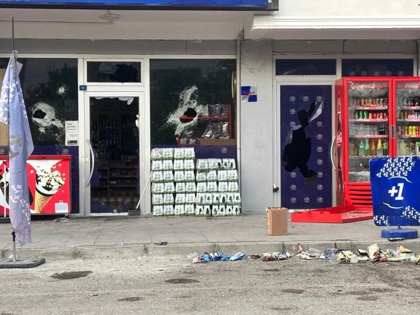 Alkollü şahıs işyerine saldırdı