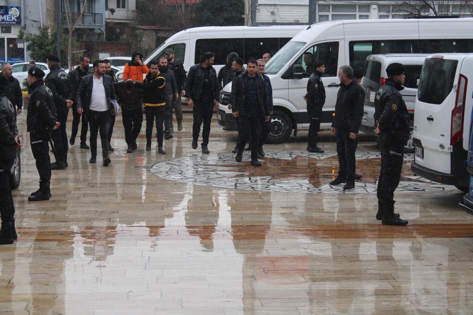 ÇAKALOĞLU CİNAYETİNİN ŞÜPHELİSİ ADLİYEYE SEVK EDİLDİ