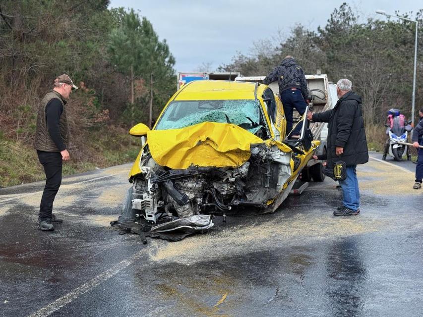 Hatalı sollama zincirleme kazaya neden oldu: 1 ölü, 4 yaralı