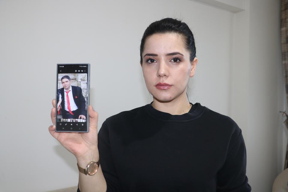 KAYININI ÖLDÜREN ADAMIN CENAZESİNE GİTTİ, 'HAKKIMI HELAL ETMİYORUM" DİYE HAYKIRDI