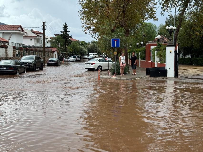 Fethiye sağanak yağışa teslim oldu
