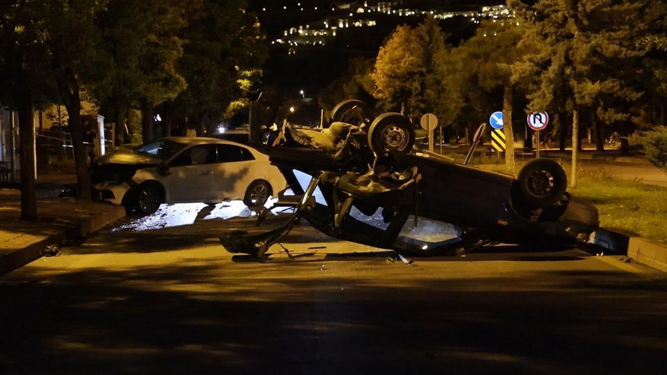 Yarış yaptıkları iddia edilen iki otomobil kazaya karıştı: 6 yaralı