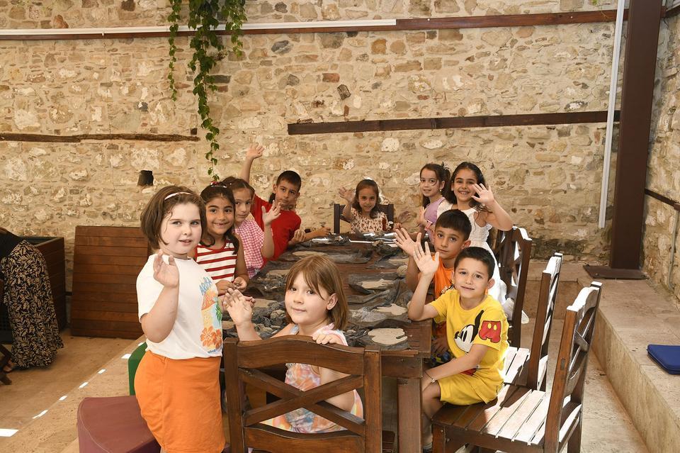 KUŞADASI'NDA ÇOCUKLAR İÇİN SERAMİK ATÖLYESİ