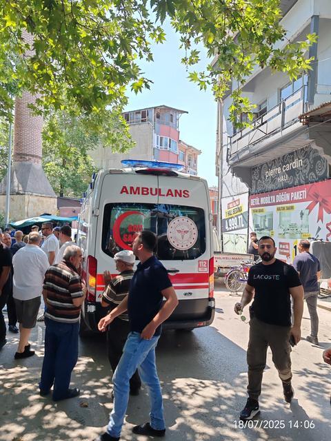 YENİŞEHİR'DE CUMA NAMAZI ÇIKIŞI SİLAHLI SALDIRI: 4 KİŞİ YARALANDI
