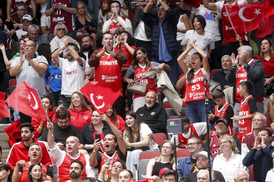 A Milli Erkek Basketbol Takımı, Avrupa Şampiyonası'na galibiyetle başladı