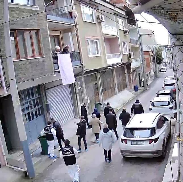 EŞİNİ 15 PARÇAYA AYIRIP 'ÇOK KOLAY OLDU' DİYEN EŞİN DAVASINDA KARAR ÇIKTI "KURBANI BEN KESTİĞİM İÇİN ÇOK KOLAY OLDU" DİYEN EŞ, AĞIRLAŞTIRILMIŞ MÜEBBET HAPİS CEZASINA ÇARPTIRILDI