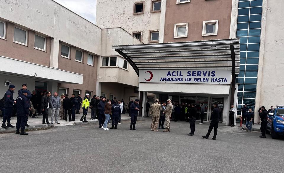 NEVŞEHİR'DE EĞİTİMDE SİLAH ARKADAŞI TARAFINDAN YANLIŞLIKLA VURULAN 1 BAŞÇAVUŞ ŞEHİT OLDU EĞİTİM YAPAN SUBAY YANLIŞLIKLA HEM KENDİNİ HEM SİLAH ARKADAŞINI VURDU