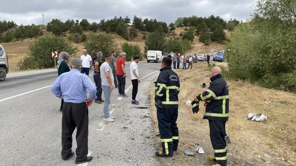 Otomobil kamyona çarptı: 15 yaşındaki çocuk öldü, baba ağır yaralı