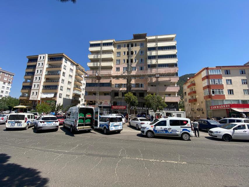 İskele kırıldı: 2 ölü, 1 yaralı