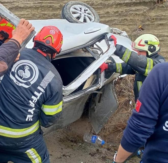 Yoldan çıkan otomobil takla attı; 2 yaralı