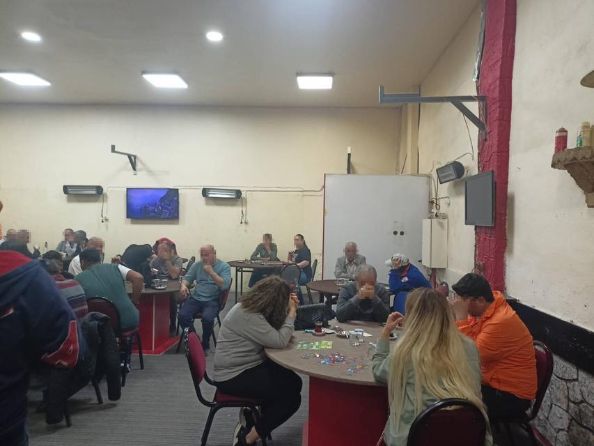 İZMİR'DE KUMAR BASKINI: 68 KİŞİ YAKALANDI