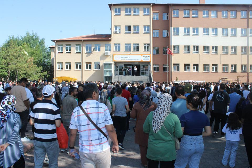 LGS'de tam puan alan 719 öğrencinin 17'si Kayseri'den