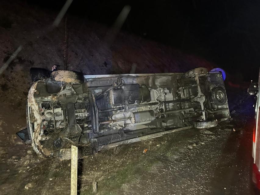 İşçi servisi şarampole devrildi