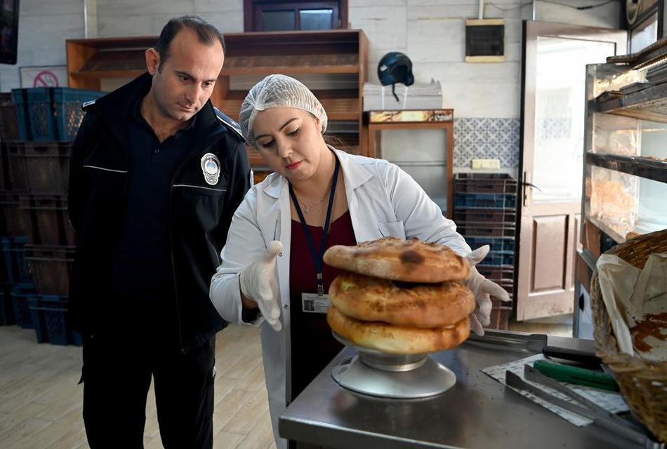 Kuşadası Belediyesi'nden fırınlara gramaj ve fiyat denetimi