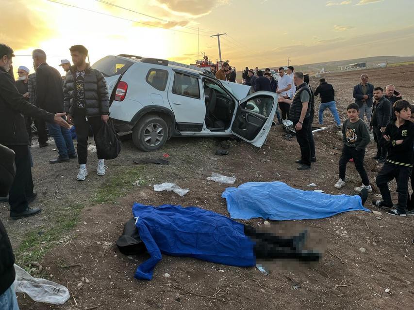 DİYARBAKIR'DA TAZİYE DÖNÜŞÜ FECİ KAZA: 3 ÖLÜ, 4 YARALI