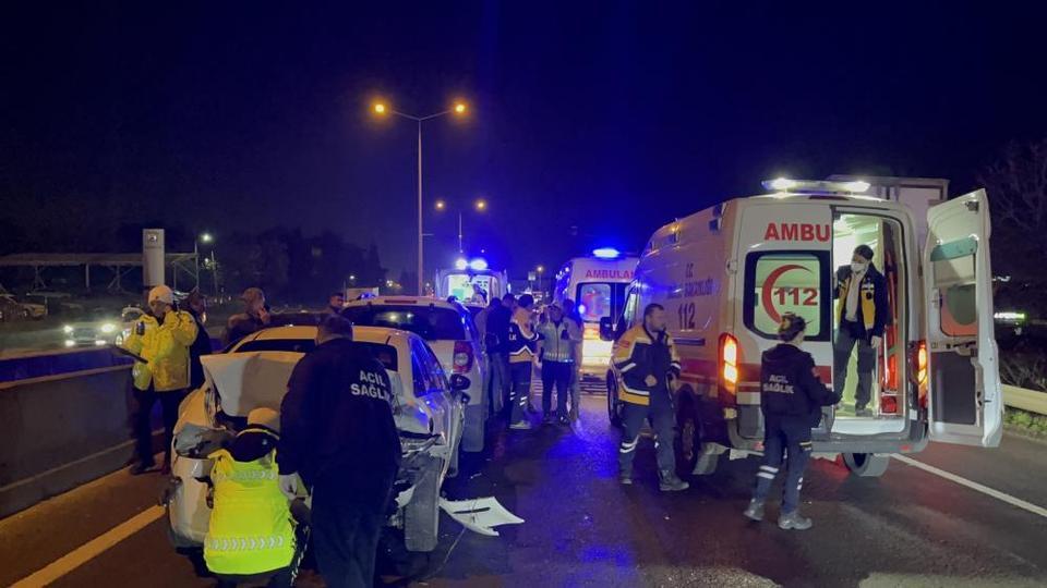 Zincirleme trafik kazası: 2'si asker 5 yaralı