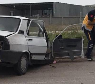 İKİ OTOMOBİL ÇARPIŞTI, KARI KOCA HAYATINI KAYBETTİ