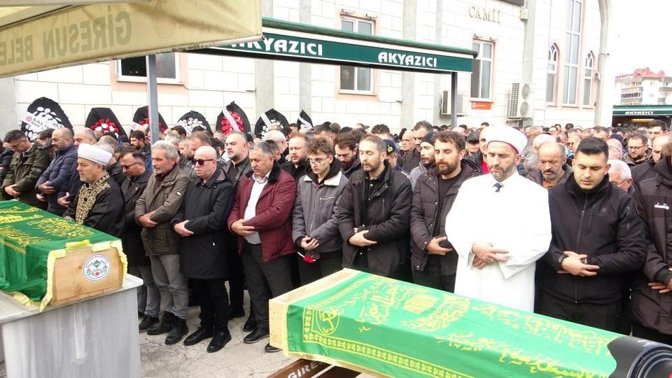 Mezar yeri yolunda can veren dayı ve yeğen defnedildi