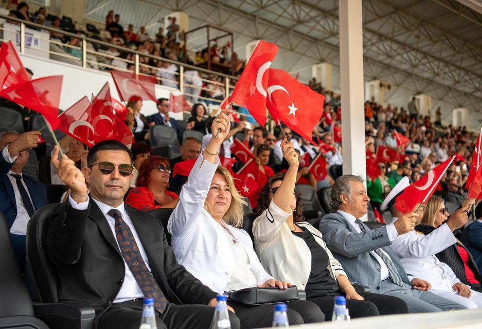 KUŞADASI'NDA 19 MAYIS COŞKUYLA KUTLANDI