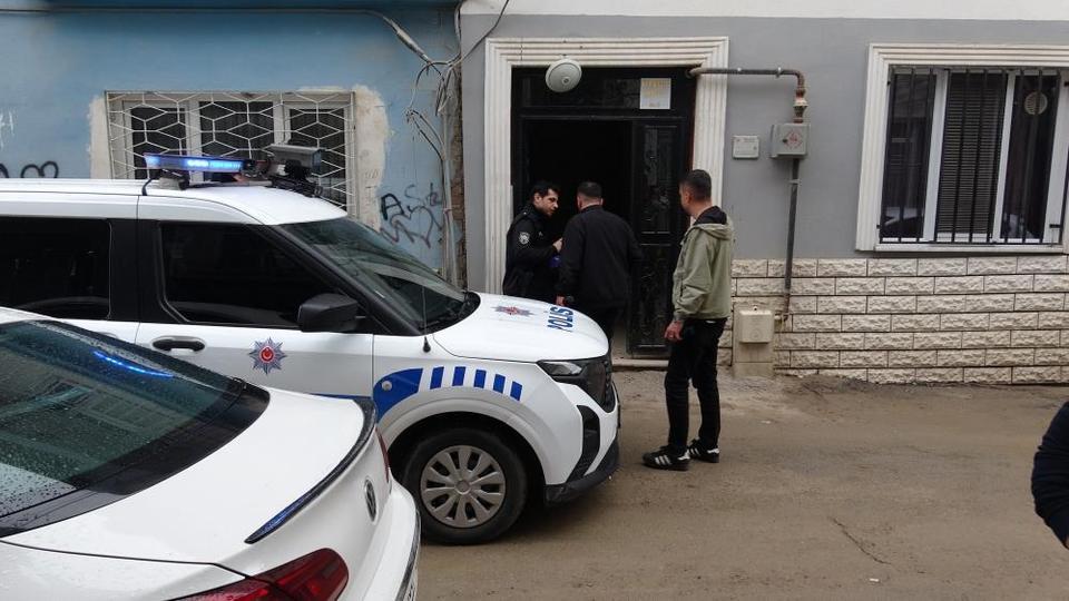 Genç kadın, evinde otururken kurşunların hedefi oldu!