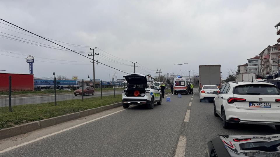 BURSA'DA DİREĞE ÇARPAN OTOMOBİLDEKİ, 2 KİŞİ YARALANDI