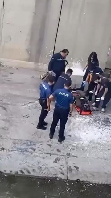 Polisten kaçan kadın dereye atladı, ayağını kırarak hastanelik oldu