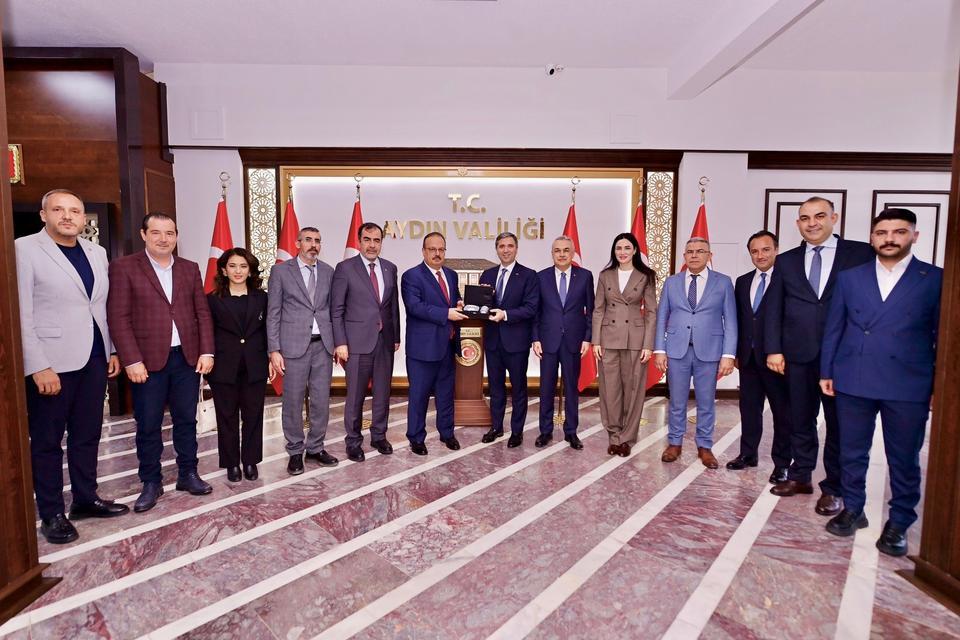 AK Parti Aydın heyeti Aydın Valiliği'nde